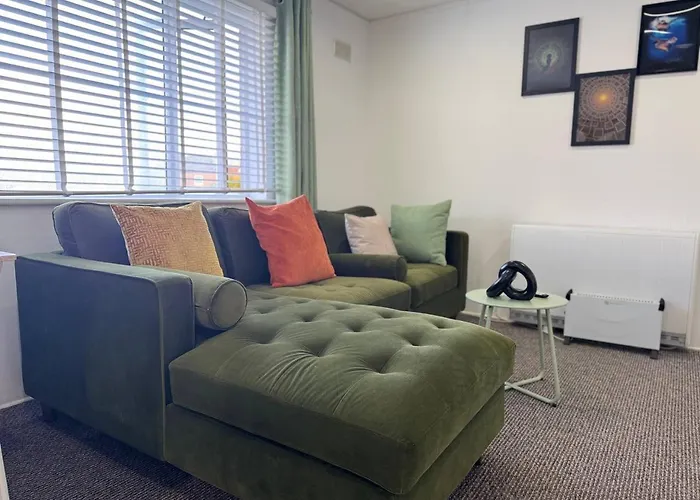 Birmingham Peculiar Apartment 2-Bedrooms